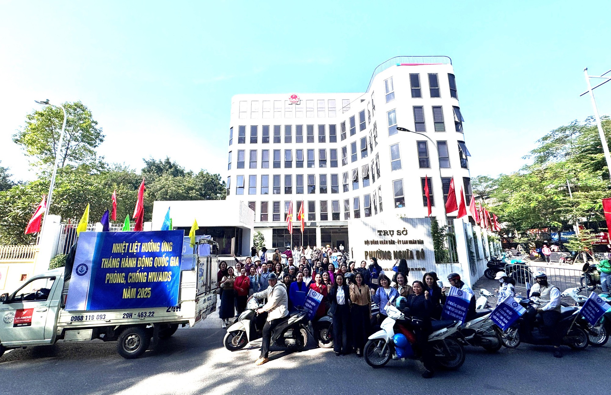 Phường Nghĩa Đô tổ chức mít tinh hưởng ứng 35 năm Việt Nam ứng phó với HIV/AIDS- Ảnh 3.