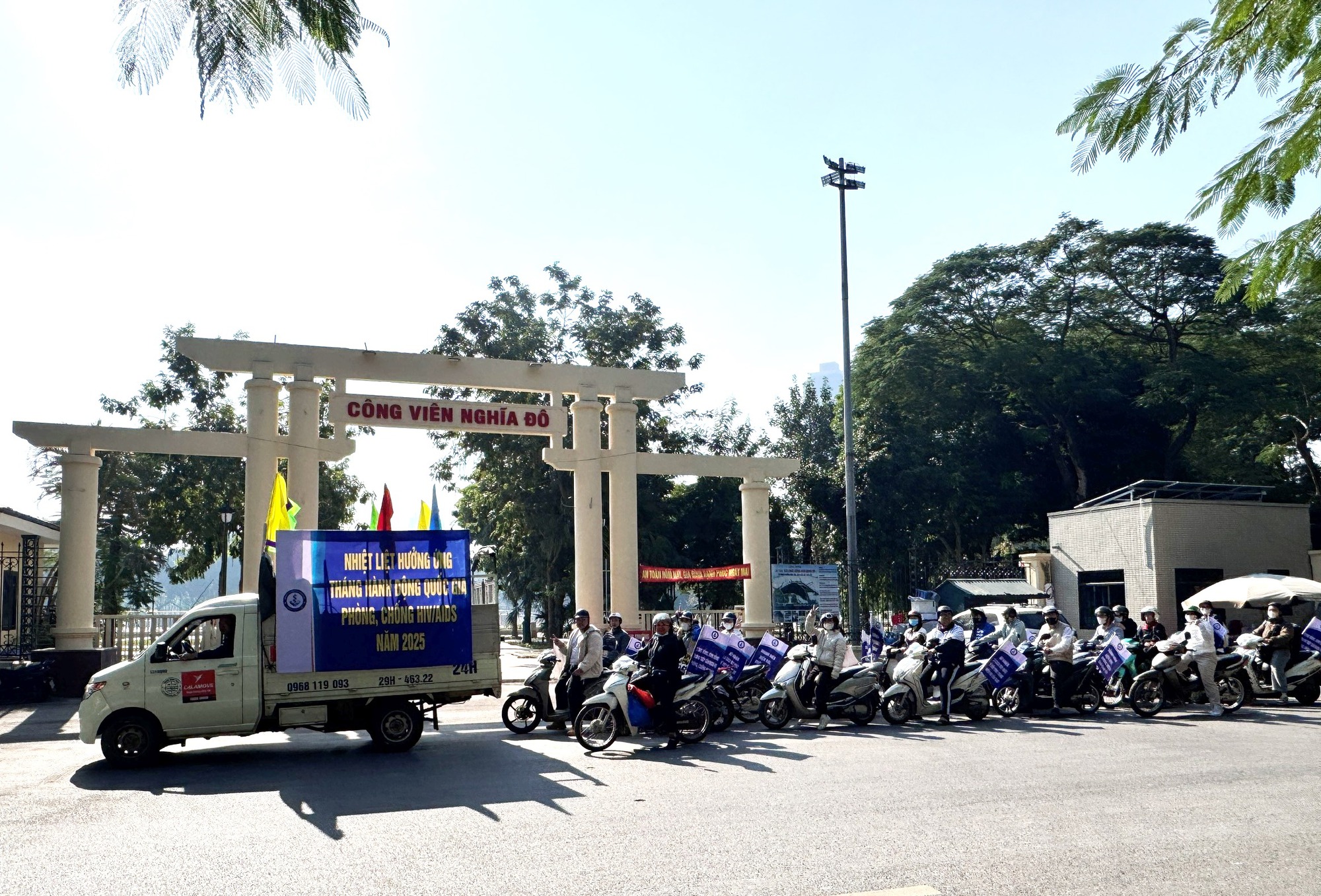 Phường Nghĩa Đô tổ chức mít tinh hưởng ứng 35 năm Việt Nam ứng phó với HIV/AIDS- Ảnh 4.