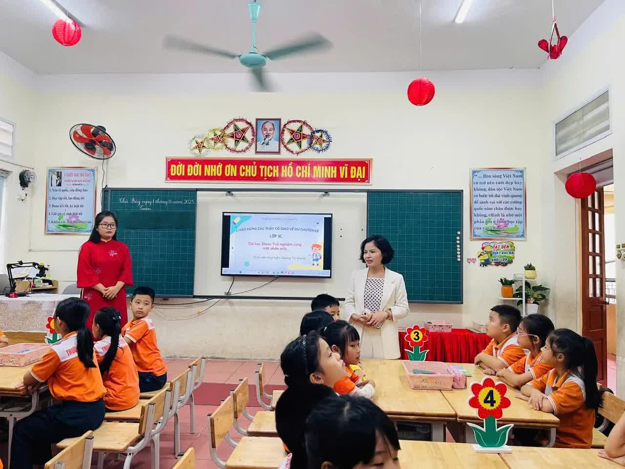 Nhà giáo tận tâm, lan tỏa yêu thương- Ảnh 4.