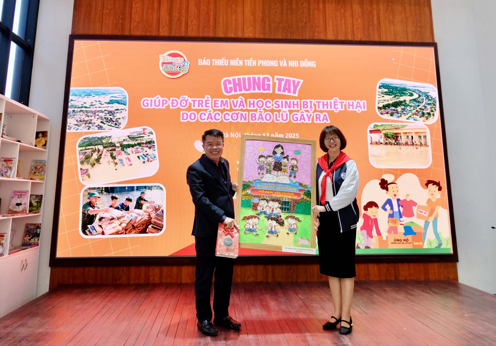 Trường Tiểu học Thịnh Quang trao tặng hơn 21.800 cuốn vở tiếp sức học sinh vùng lũ- Ảnh 2.