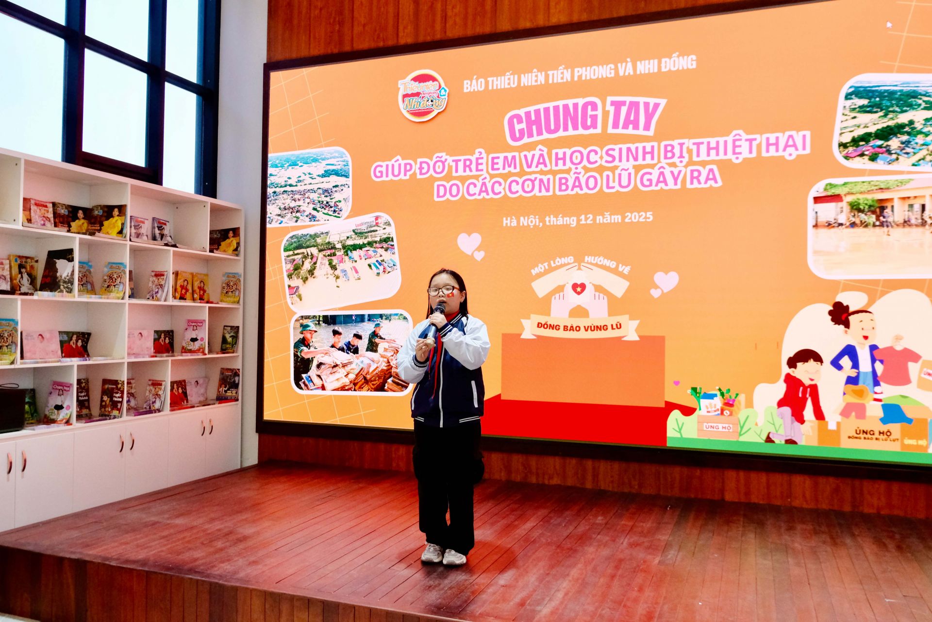 Trường Tiểu học Thịnh Quang trao tặng hơn 21.800 cuốn vở tiếp sức học sinh vùng lũ- Ảnh 3.