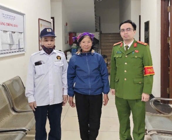 Có thể là hình ảnh về một hoặc nhiều người, bệnh viện và văn bản