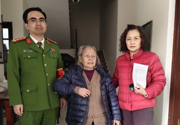 Có thể là hình ảnh về một hoặc nhiều người