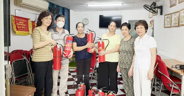 Bí thư chi bộ gương mẫu
