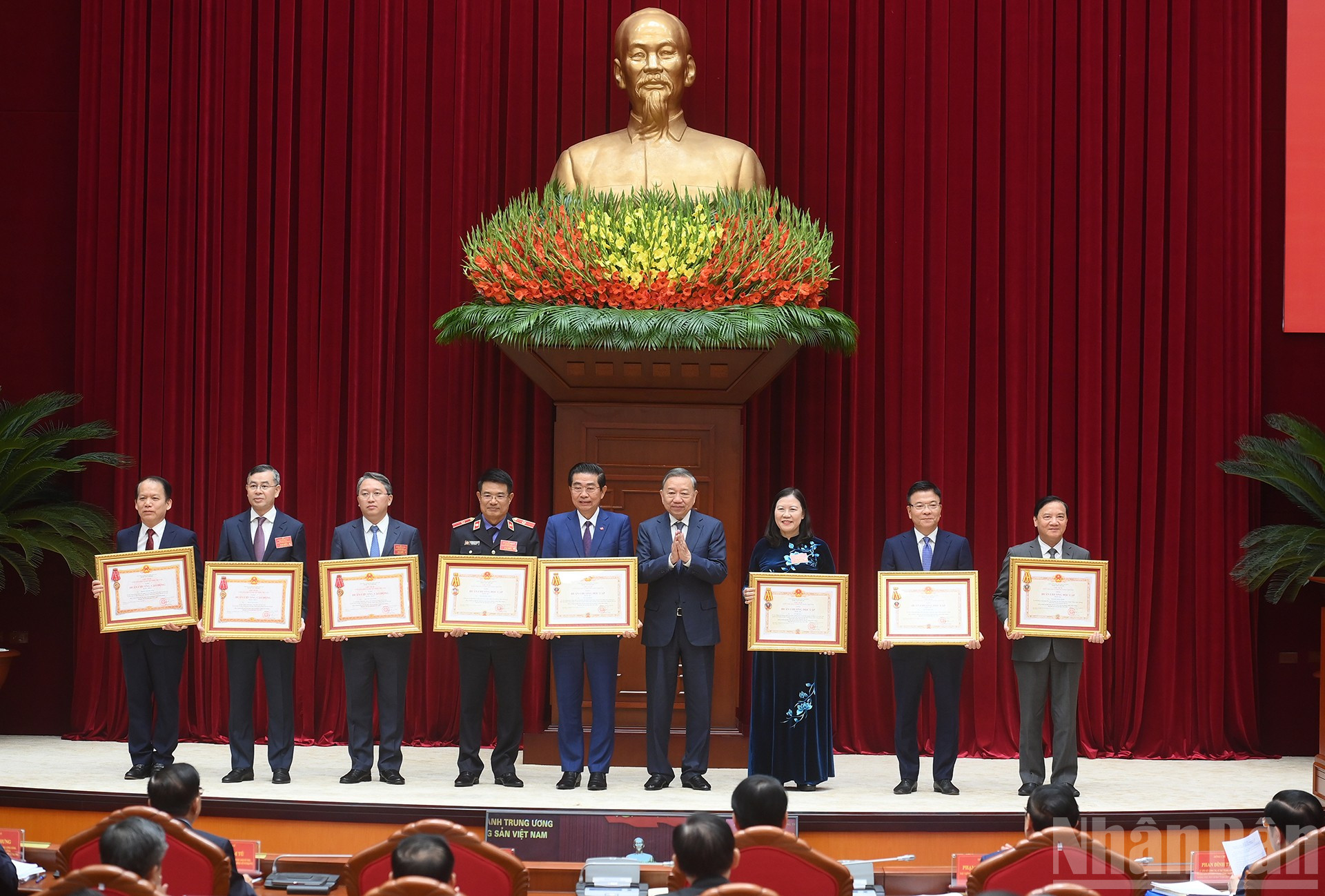 [Ảnh] Tổng Bí thư Tô Lâm chủ trì Hội nghị toàn quốc tổng kết công tác phòng, chống tham nhũng, lãng phí, tiêu cực nhiệm kỳ Đại hội XIII của Đảng- Ảnh 14.