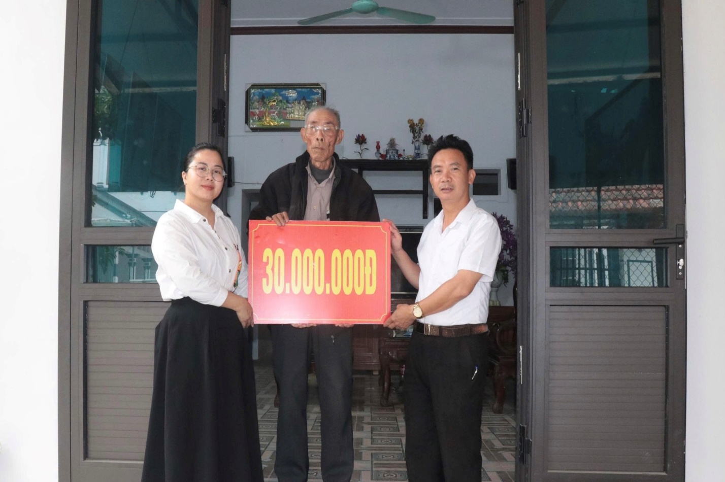 XÃ MỸ ĐỨC TRIỂN KHAI HỖ TRỢ 390 TRIỆU ĐỒNG XÂY, SỬA NHÀ CHO NGƯỜI CÓ CÔNG ĐỢT II - NĂM 2025- Ảnh 2.