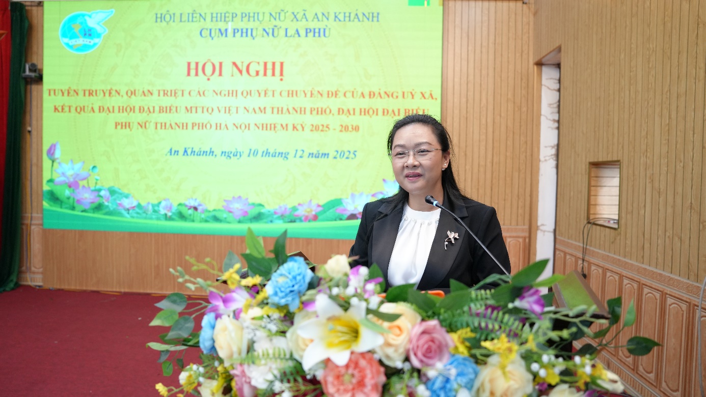 A person standing at a podium with a microphone  AI-generated content may be incorrect.