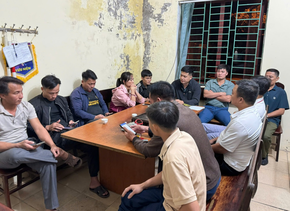 Công An xã Mỹ Đức đến từng thôn để cập nhật dữ liệu đăng ký phương tiện và giấy phép lái xe- Ảnh 3.