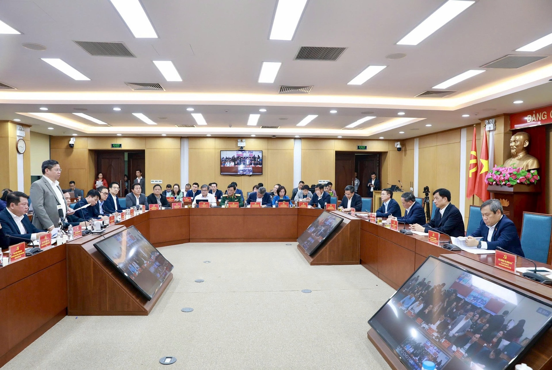 Bí thư Thành ủy Nguyễn Duy Ngọc: Gửi lời cảm ơn và biểu dương các hộ gia đình, tổ chức đồng thuận hoàn thành giải phóng mặt bằng dự án Vành đai 1- Ảnh 10.