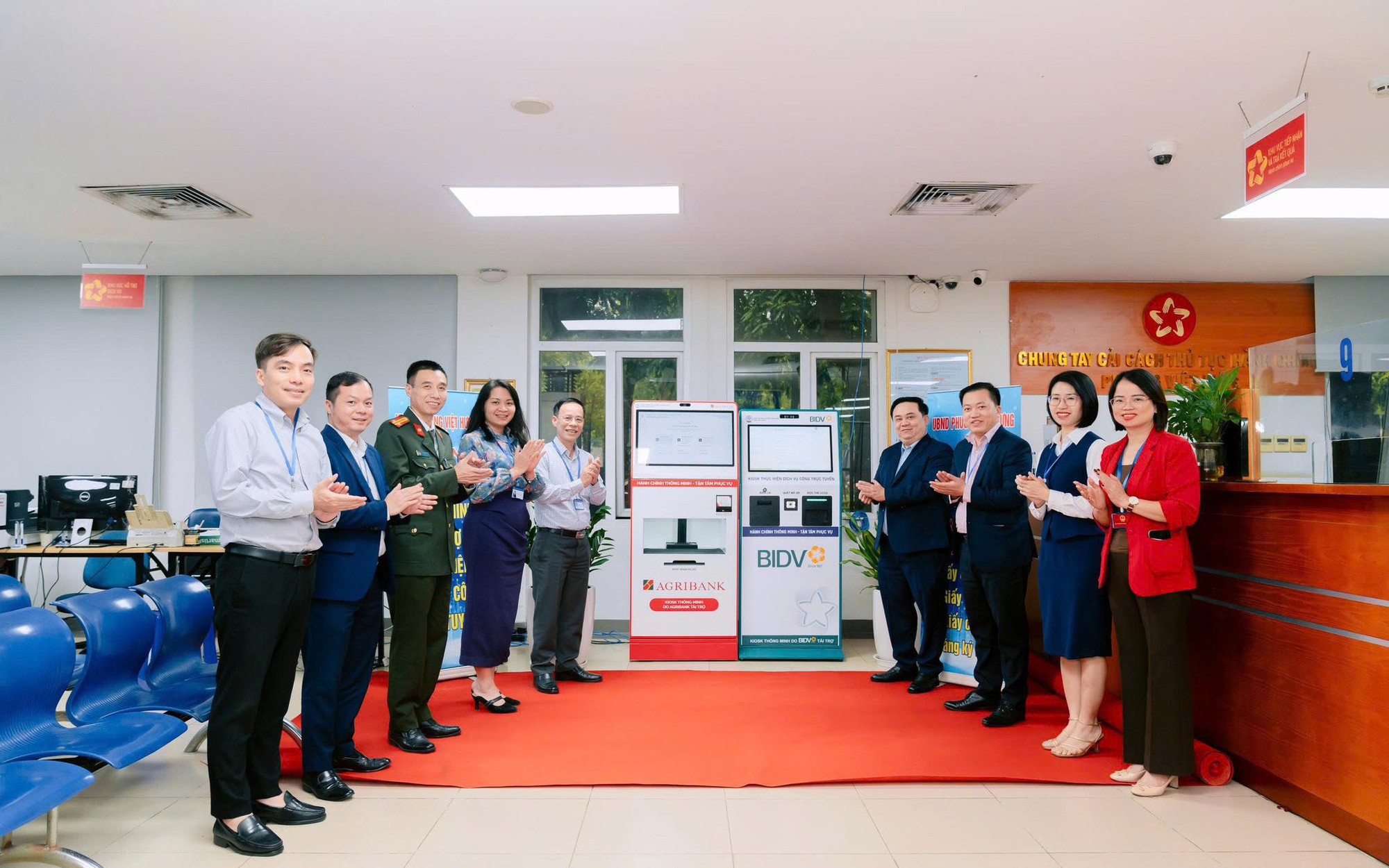 Phường Việt Hưng ra mắt mô hình Kiosk thông minh hỗ trợ thực hiện dịch vụ công trực tuyến