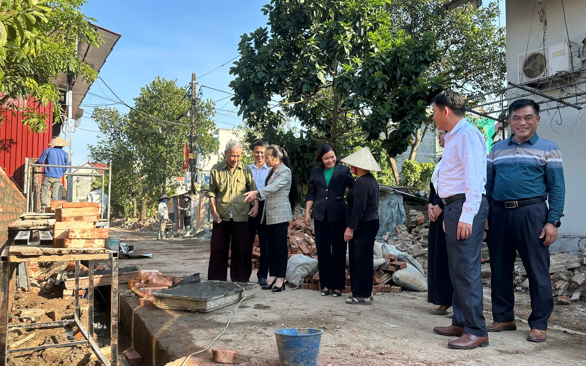 Thôn Hiền Lương (xã Nội Bài) lan tỏa phong trào hiến đất làm đường