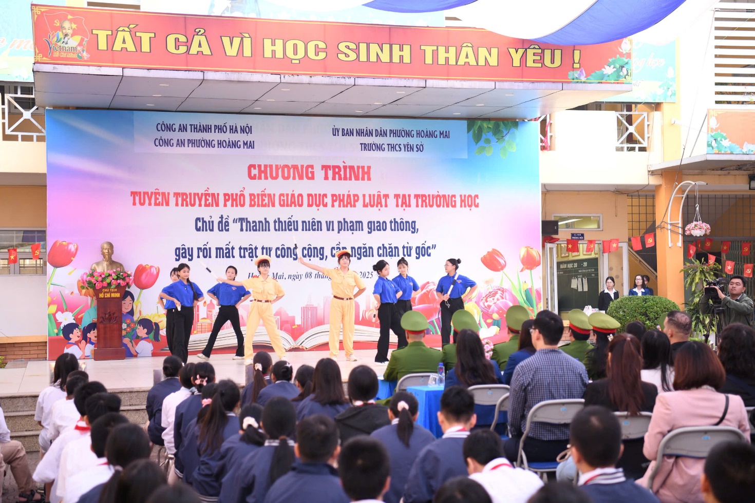TRƯỜNG THCS YÊN SỞ TỔ CHỨC CHƯƠNG TRÌNH TUYÊN TRUYỀN, PHỔ BIẾN GIÁO DỤC PHÁP LUẬT CHO HỌC SINH
- Ảnh 2.