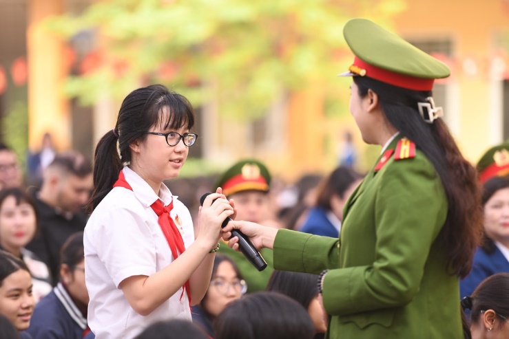 TRƯỜNG THCS YÊN SỞ TỔ CHỨC CHƯƠNG TRÌNH TUYÊN TRUYỀN, PHỔ BIẾN GIÁO DỤC PHÁP LUẬT CHO HỌC SINH
- Ảnh 3.