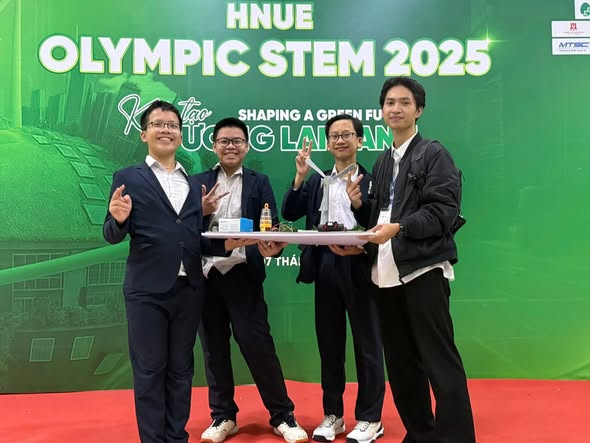 HỌC SINH TRƯỜNG THCS HOÀNG MAI TỎA SÁNG VỚI GIẢI "Ý TƯỞNG ĐỘT PHÁ" TẠI HNUE OLYMPIC STEM TOÀN QUỐC 2025- Ảnh 1.