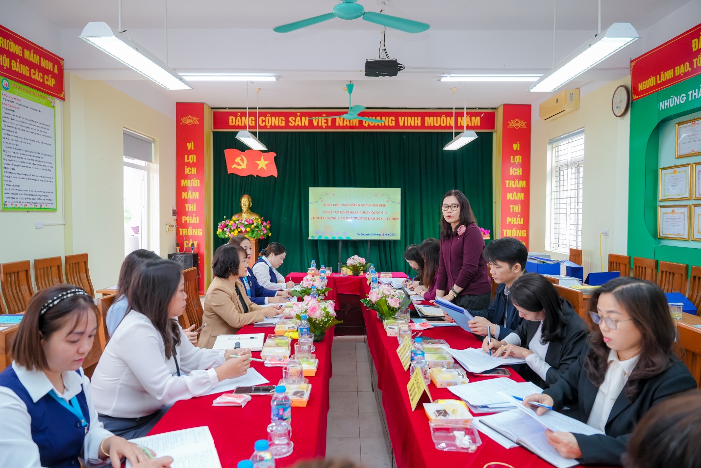 C:\Users\LOP B1\Downloads\DTH09644.JPG