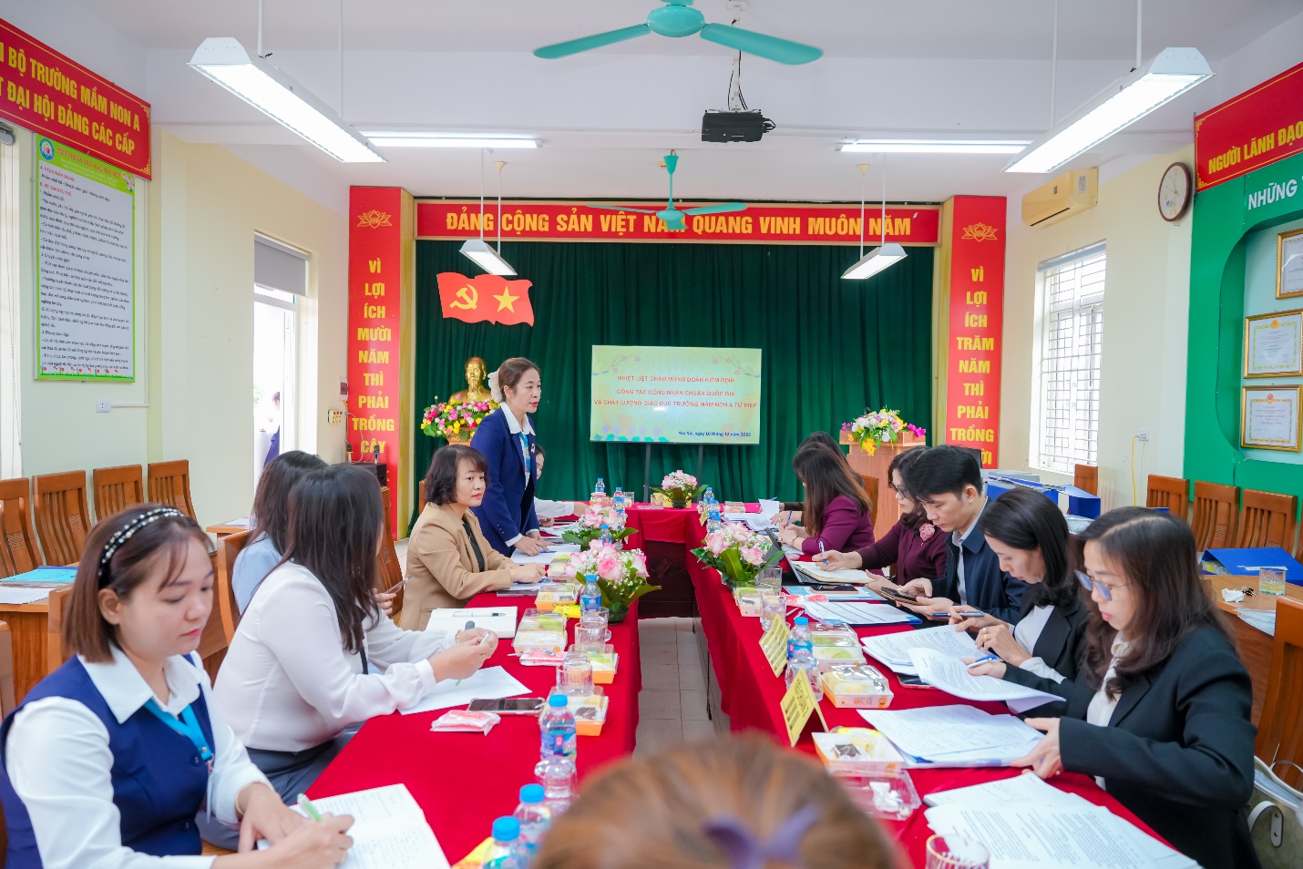 C:\Users\LOP B1\Downloads\DTH09641.JPG