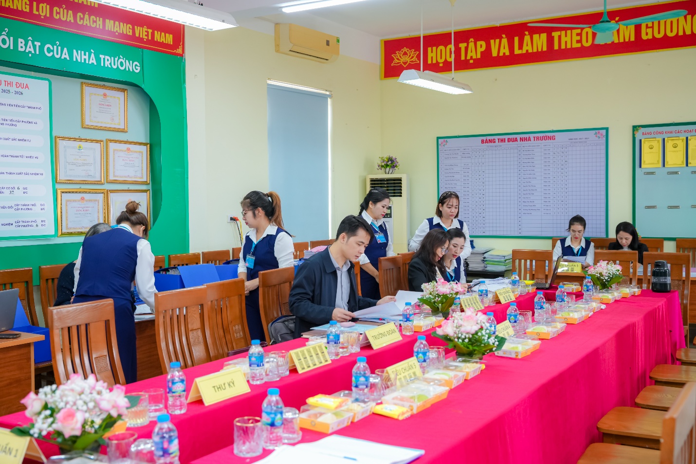 C:\Users\LOP B1\Downloads\DTH09611 (1).JPG