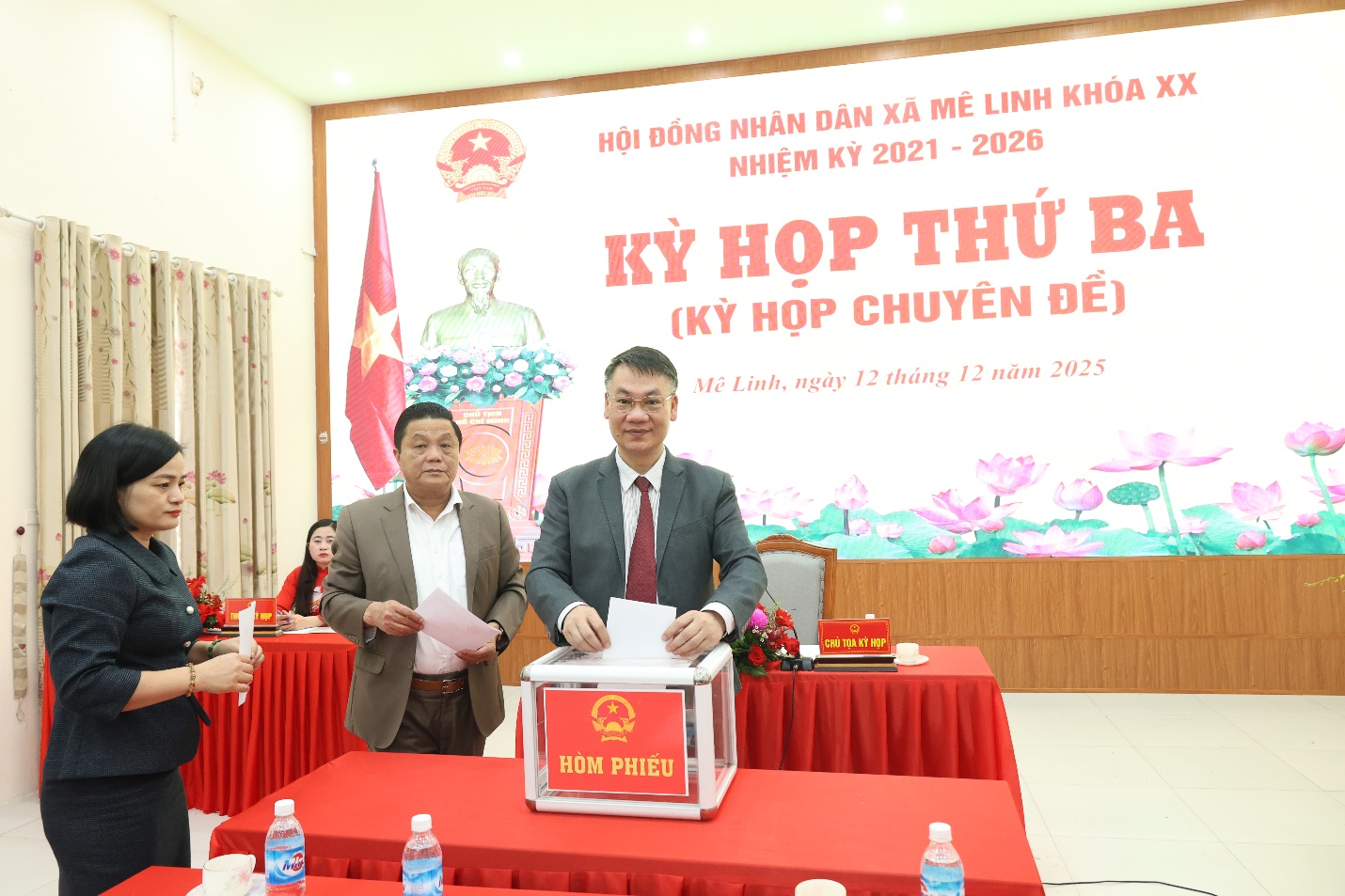 Kỳ họp thứ Ba HĐND xã Mê Linh bầu chức danh Phó Chủ tịch UBND xã- Ảnh 4.
