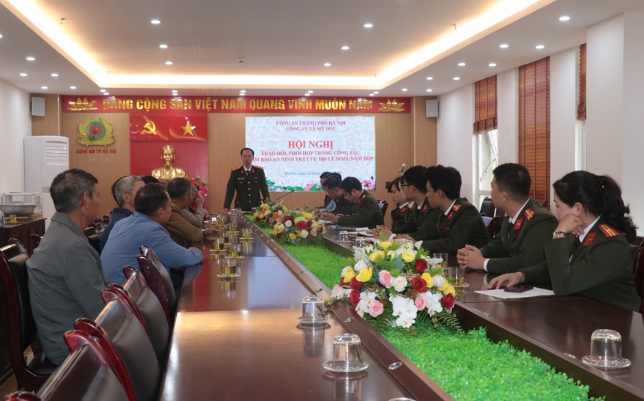 Công An xã tăng cường đảm bảo an ninh trật tự dịp Lễ Noel năm 2025.- Ảnh 1.