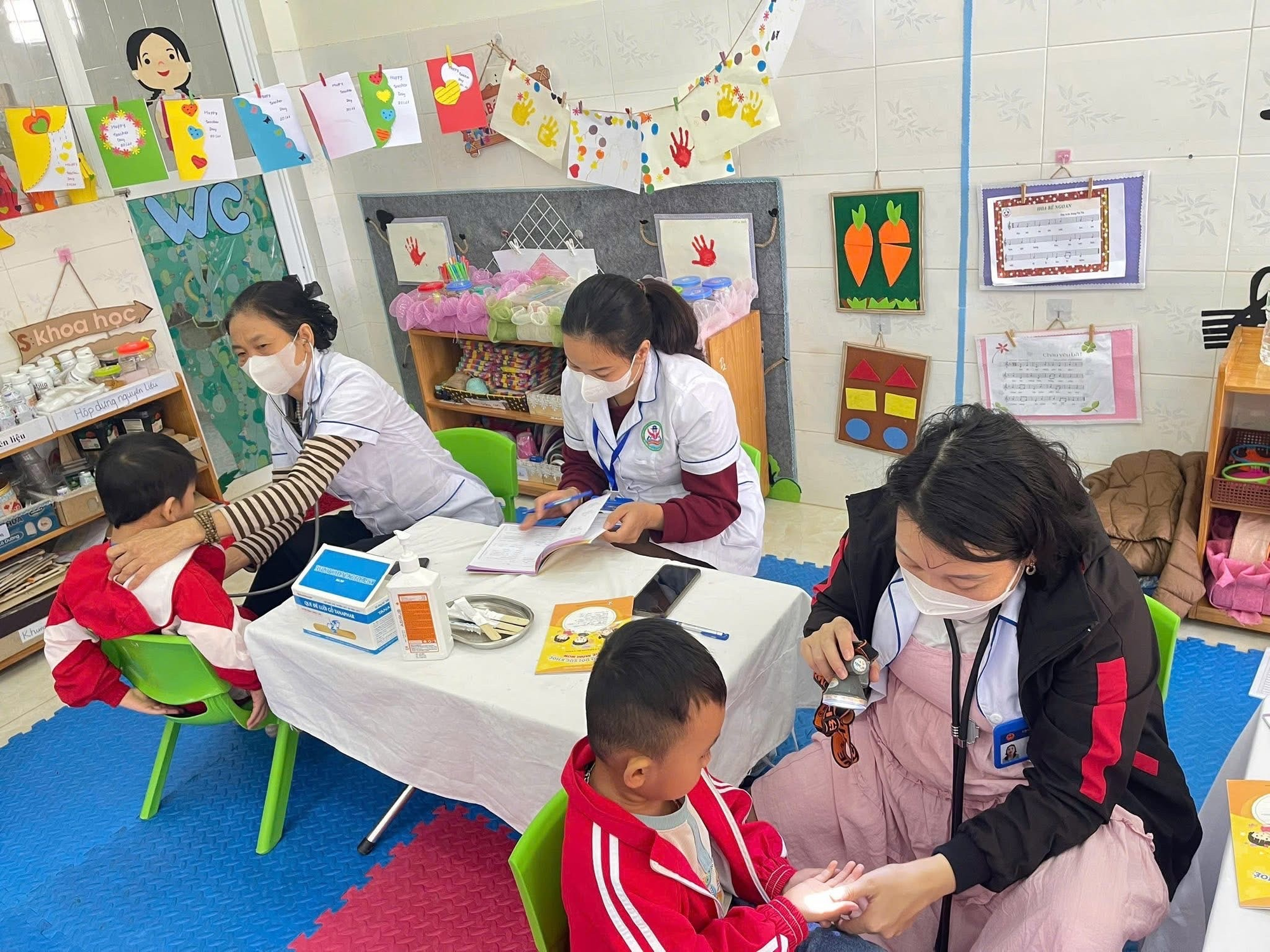 Xã Hồng Sơn đẩy mạnh chăm sóc sức khỏe học đường năm học 2025 - 2026- Ảnh 1.