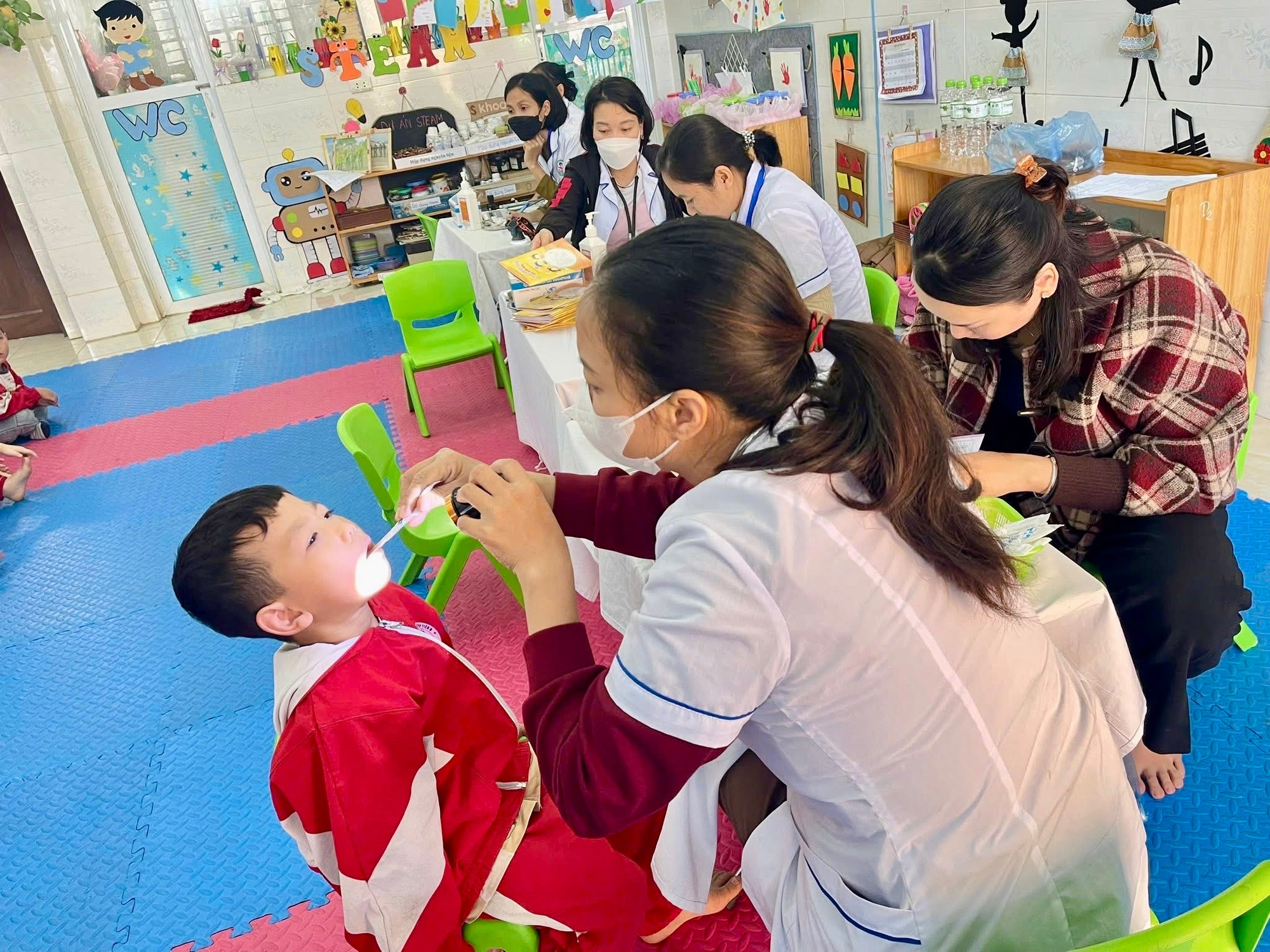 Xã Hồng Sơn đẩy mạnh chăm sóc sức khỏe học đường năm học 2025 - 2026- Ảnh 2.