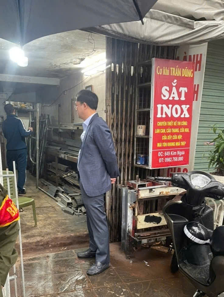 Phường Vĩnh Tuy đồng loạt ra quân lập lại trật tự, văn minh đô thị- Ảnh 4.