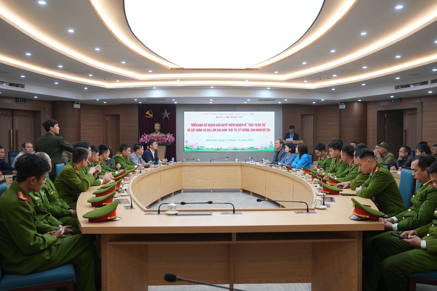 Xã Gia Lâm ra quân giải quyết điểm nghẽn trật tự đô thị, xây dựng văn minh đô thị- Ảnh 1.