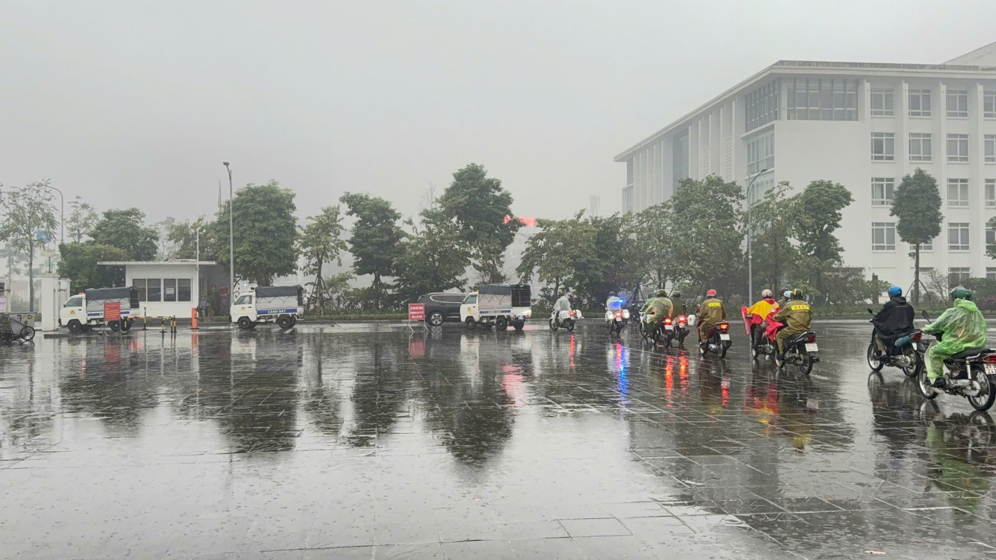 Xã Gia Lâm ra quân giải quyết điểm nghẽn trật tự đô thị, xây dựng văn minh đô thị- Ảnh 4.