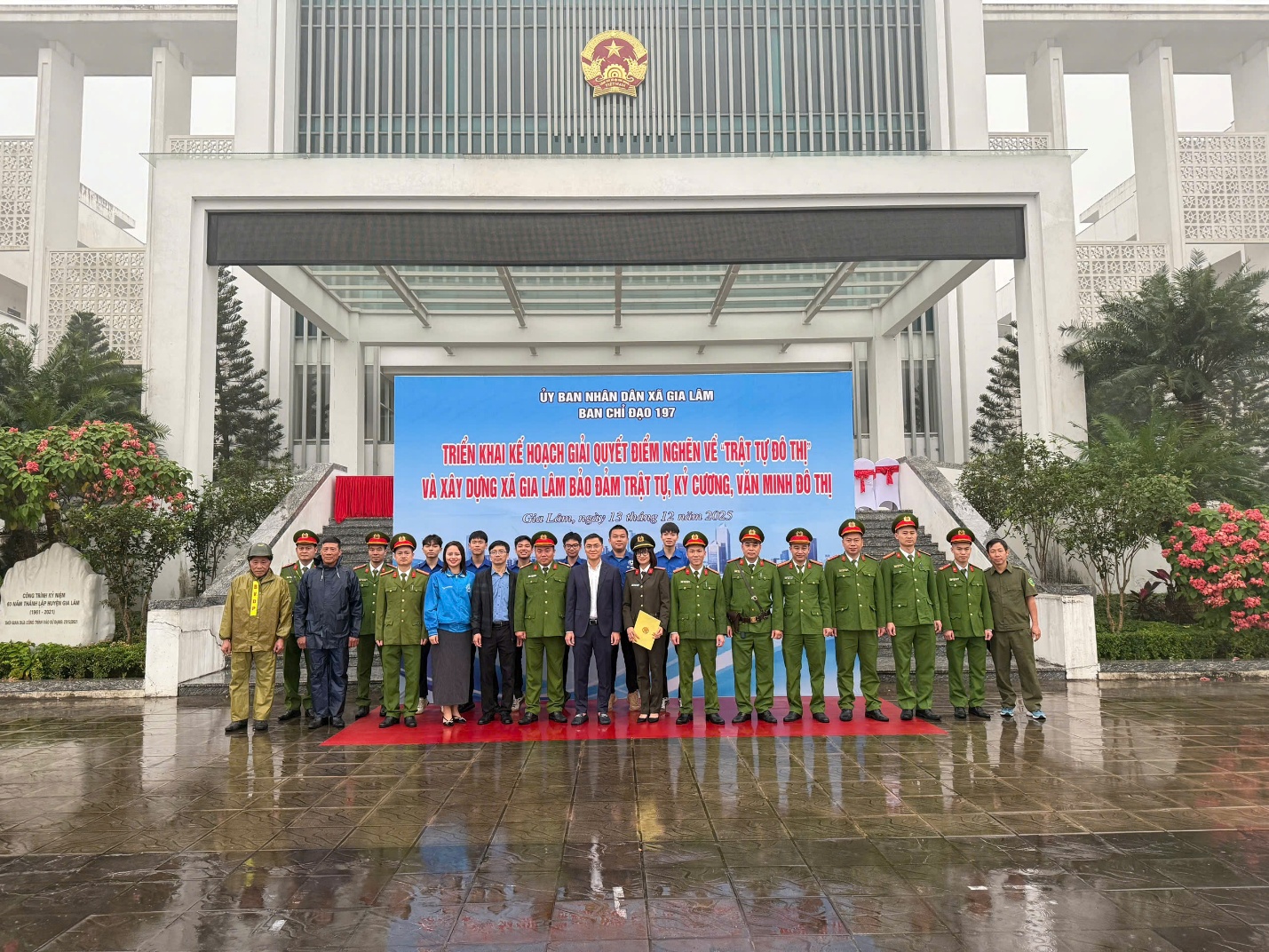 Xã Gia Lâm ra quân giải quyết điểm nghẽn trật tự đô thị, xây dựng văn minh đô thị- Ảnh 5.