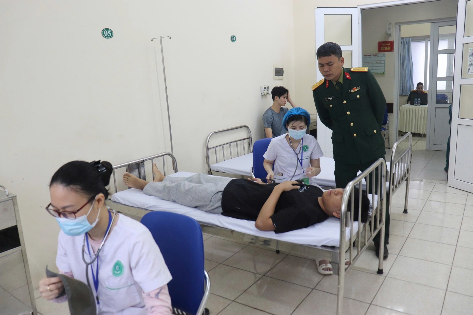 A group of people in a room  AI-generated content may be incorrect.