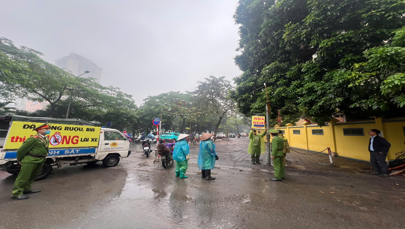 Quyết tâm giải quyết các điểm nghẽn về trật tự đô thị trên địa bàn phường - Ảnh 4.