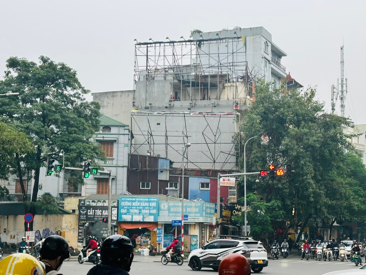 Gỡ “điểm nghẽn” quảng cáo ngoài trời tại phường Bạch Mai- Ảnh 1.