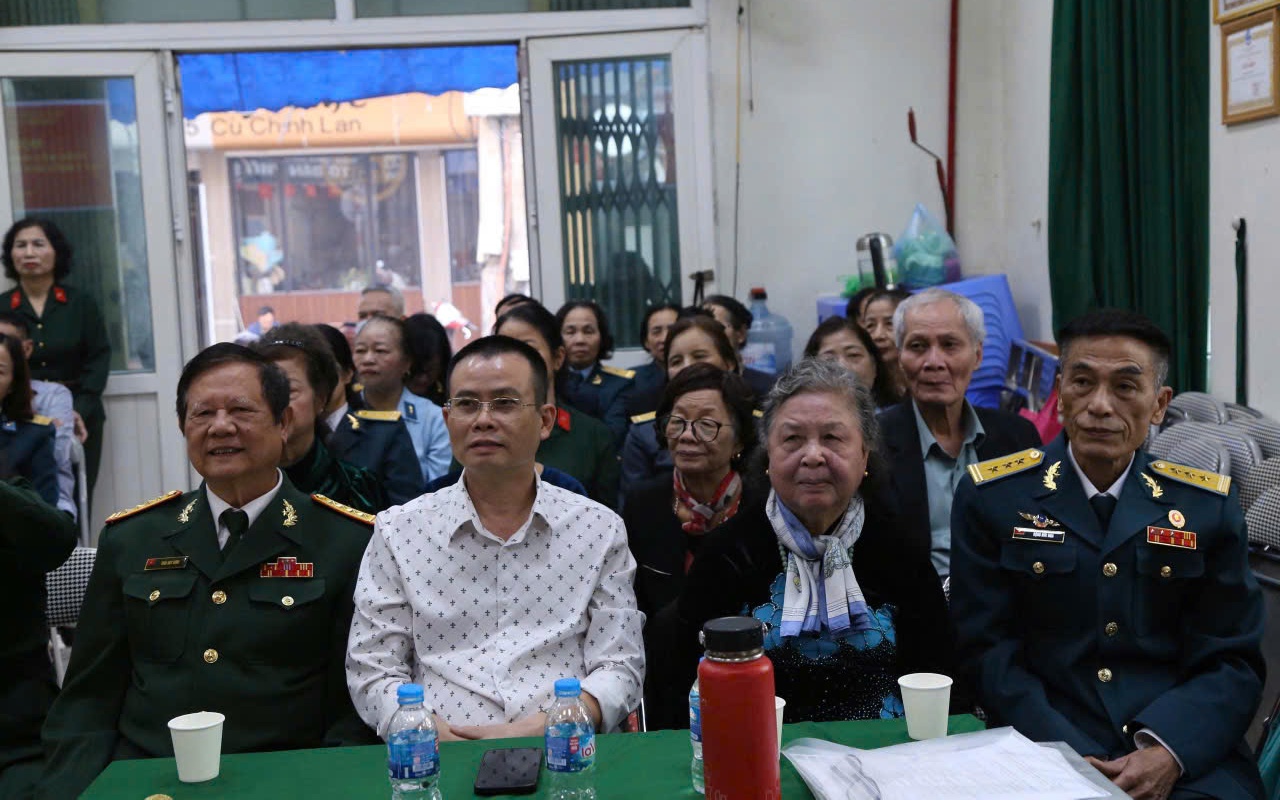 Tận tụy, hết lòng vì công tác từ thiện