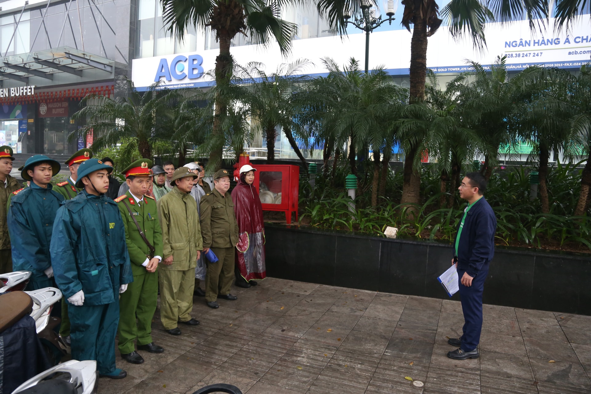 Hà Nội ra quân lập lại trật tự đô thị, chấm dứt lấn chiếm vỉa hè- Ảnh 2.