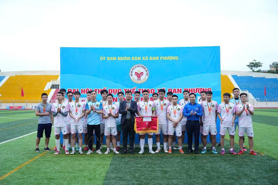 Đội Bóng đá Đồng Tháp vô địch Giải Bóng đá xã Đan Phượng mở rộng lần thứ I, năm 2025.- Ảnh 3.
