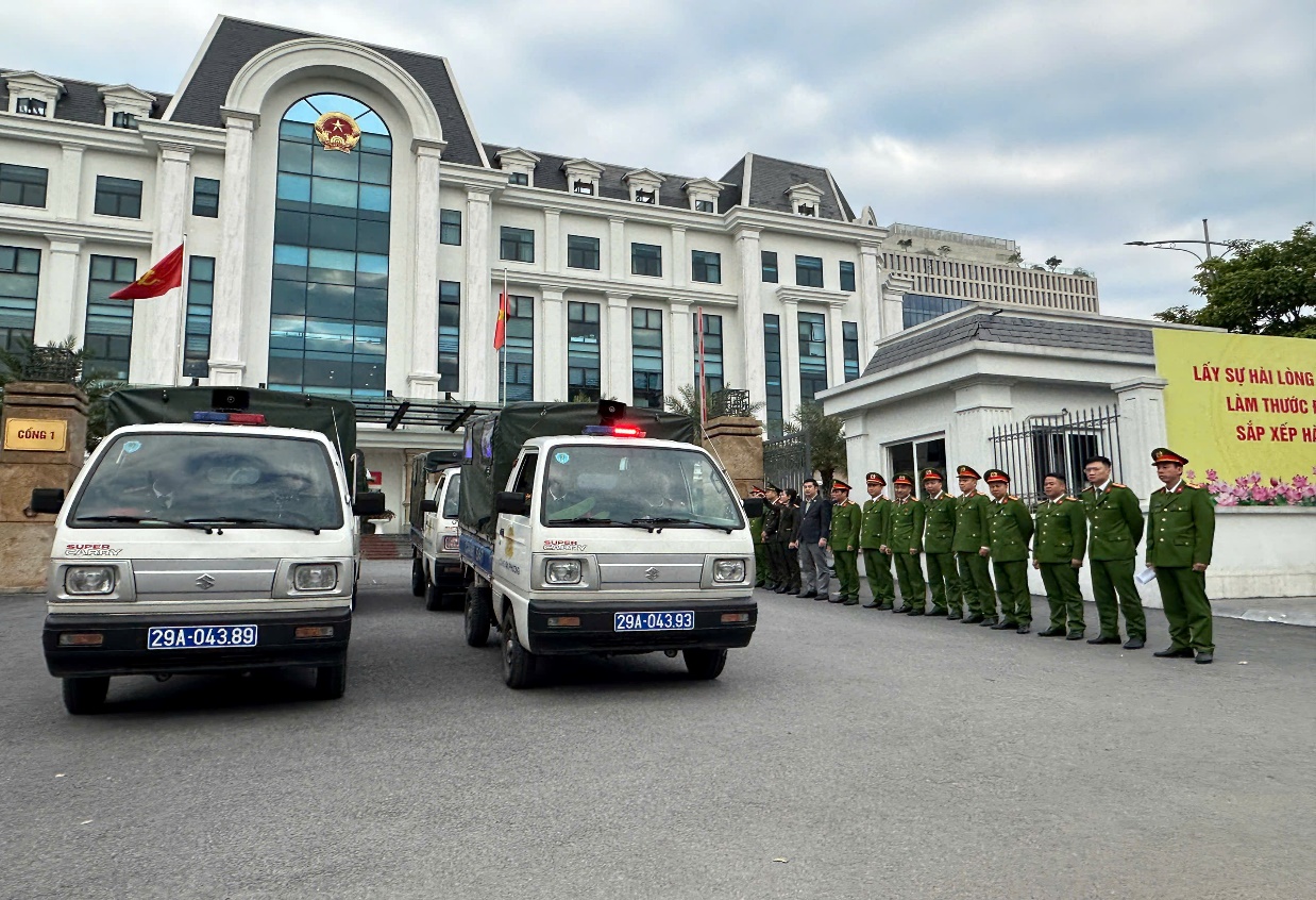 A group of people standing in front of a building  AI-generated content may be incorrect.