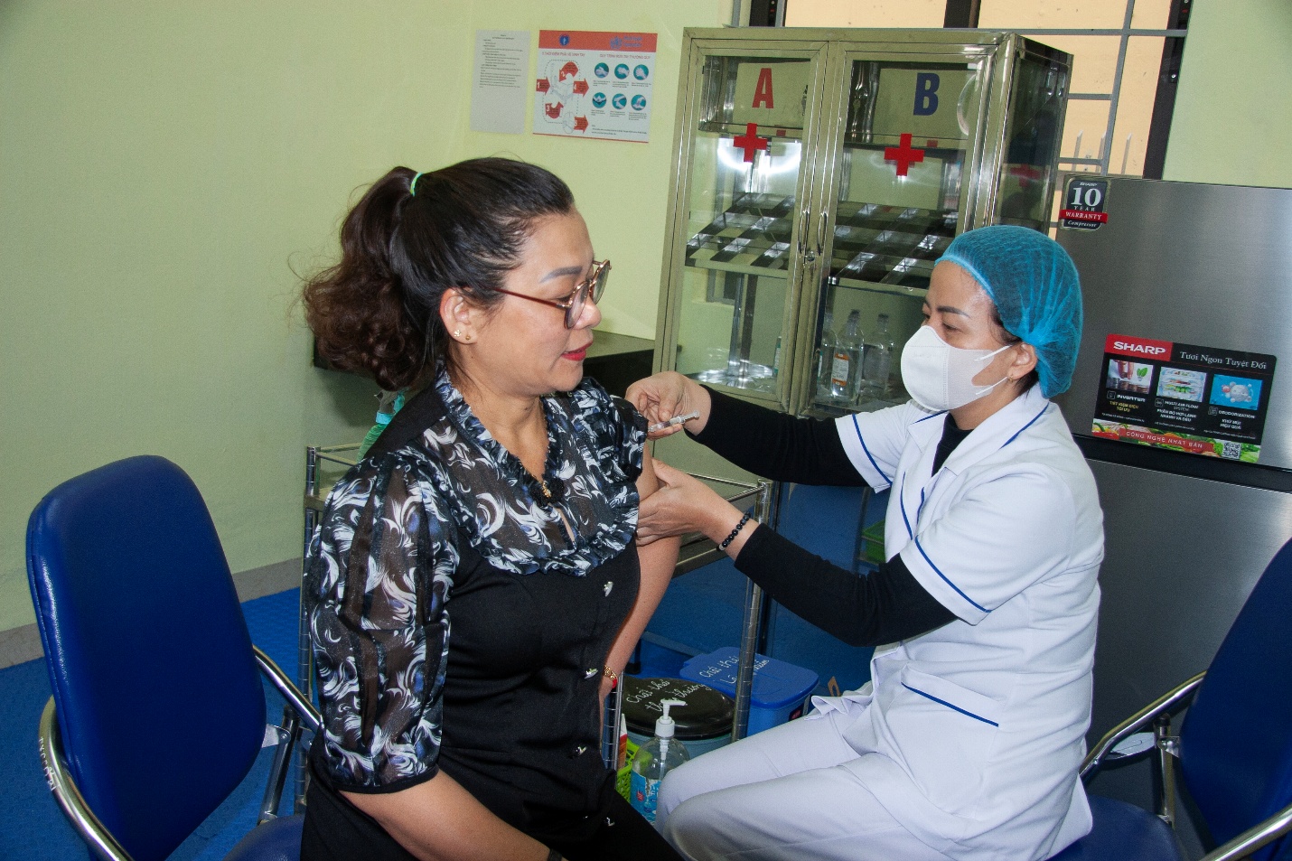 Trạm Y tế xã Gia Lâm khai trương phòng tiêm chủng vắc xin và  khám, chữa bệnh bằng y học cổ truyền- Ảnh 4.