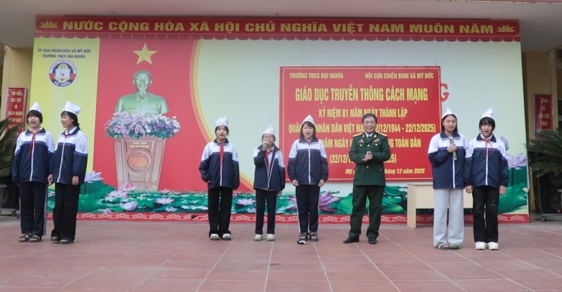 Giáo dục truyền thống cách mạng cho học sinh trường THCS Đại Nghĩa- Ảnh 2.