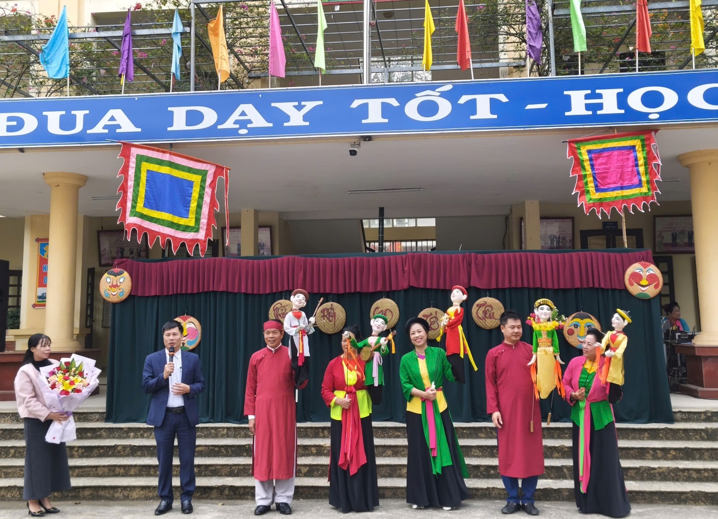 Trường THCS Hợp Thanh phối hợp cùng Phường Rối Tế Tiêu lan tỏa giá trị văn hóa nghệ thuật đặc sắc của quê hương.- Ảnh 1.