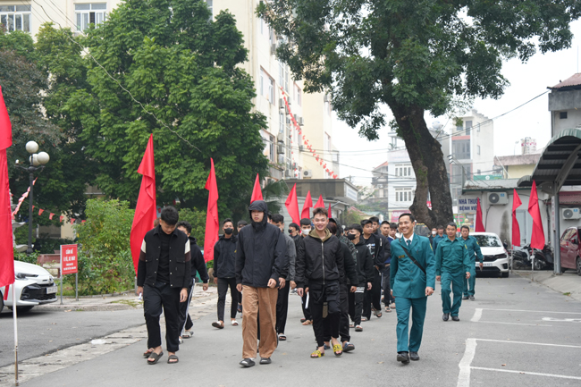 100 thanh niên Hạ Bằng hăng hái lên đường khám tuyển NVQS 2026- Ảnh 4.