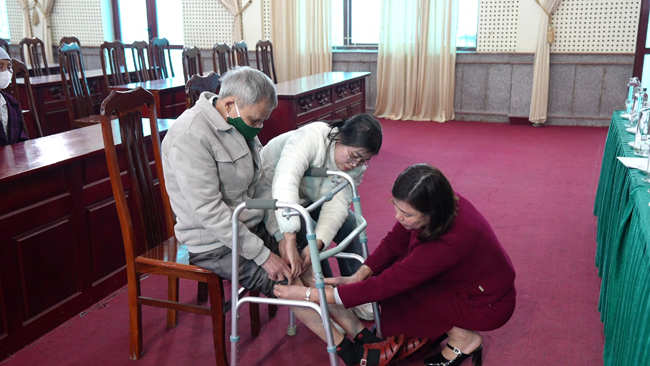 Xã Hạ Bằng tổ chức hội nghị xét duyệt hồ sơ người khuyết tật- Ảnh 1.