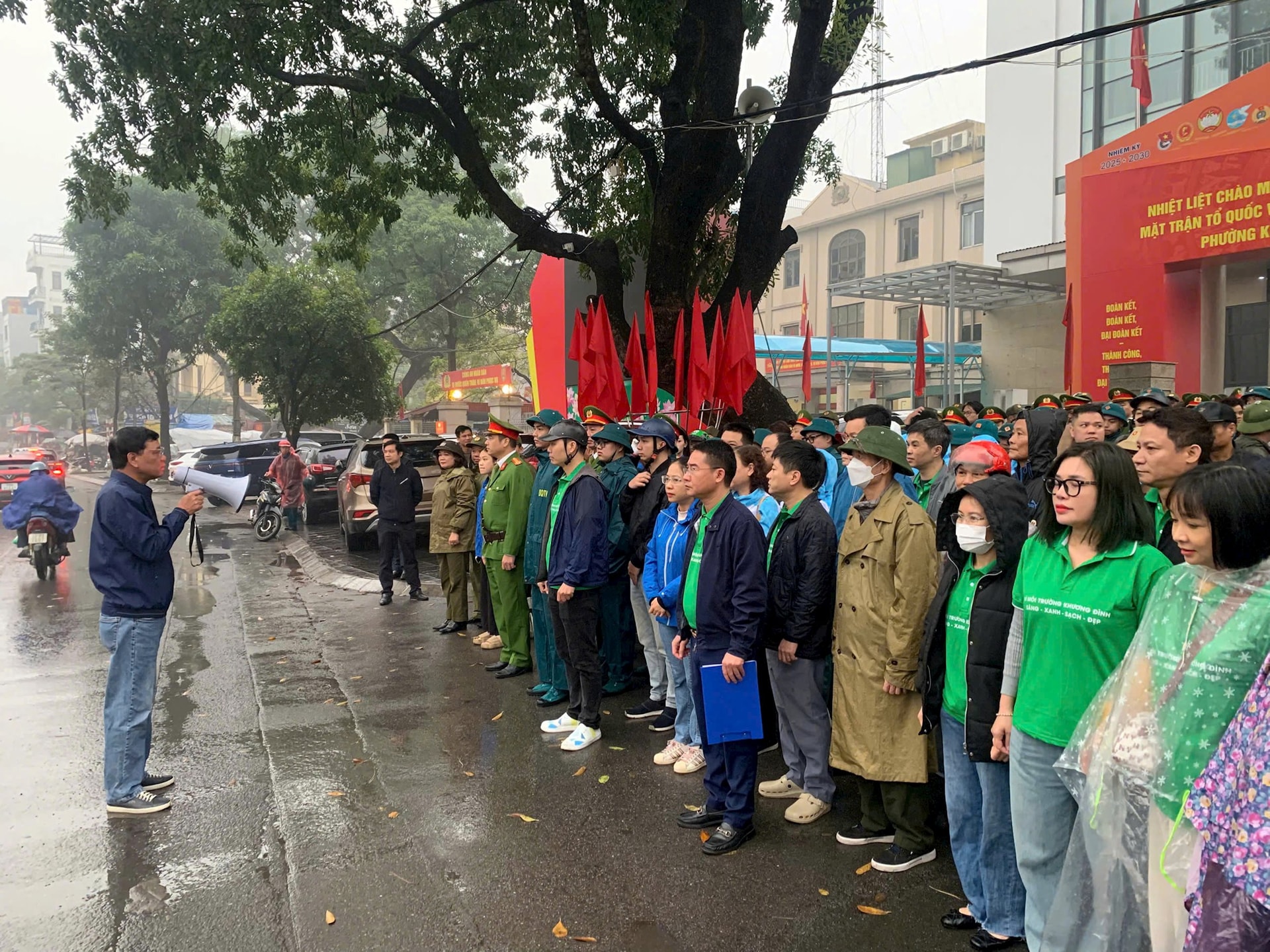 Hà Nội ra quân lập lại trật tự đô thị, chấm dứt lấn chiếm vỉa hè- Ảnh 1.