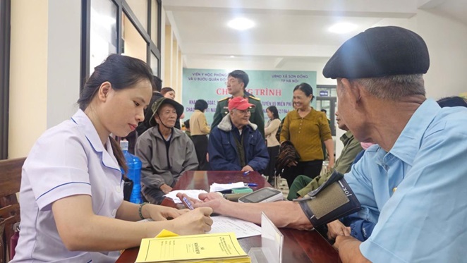 Sơn Đồng: gần 300 trường hợp được khám, tư vấn chăm sóc sức khỏe- Ảnh 5.