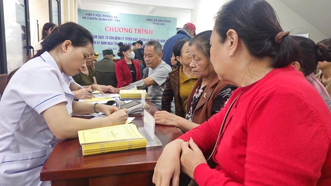 Sơn Đồng: gần 300 trường hợp được khám, tư vấn chăm sóc sức khỏe- Ảnh 6.