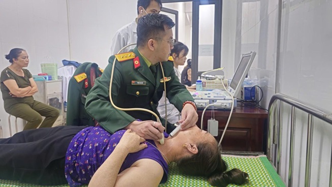 Sơn Đồng: gần 300 trường hợp được khám, tư vấn chăm sóc sức khỏe- Ảnh 7.