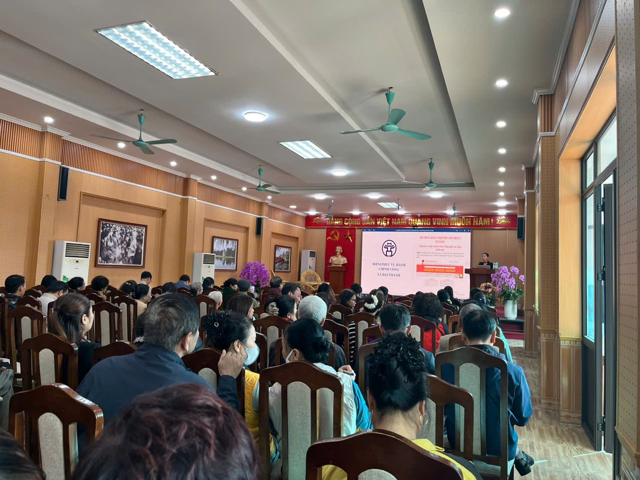 Xã Đại Thanh tổ chức hội nghị tuyên truyền, hướng dẫn người dân thực hiện nộp hồ sơ trên dịch vụ công trực tuyến, thực hiện thủ tục hành chính tại Điểm Phục vụ hành chính công xã Đại Thanh- Ảnh 1.