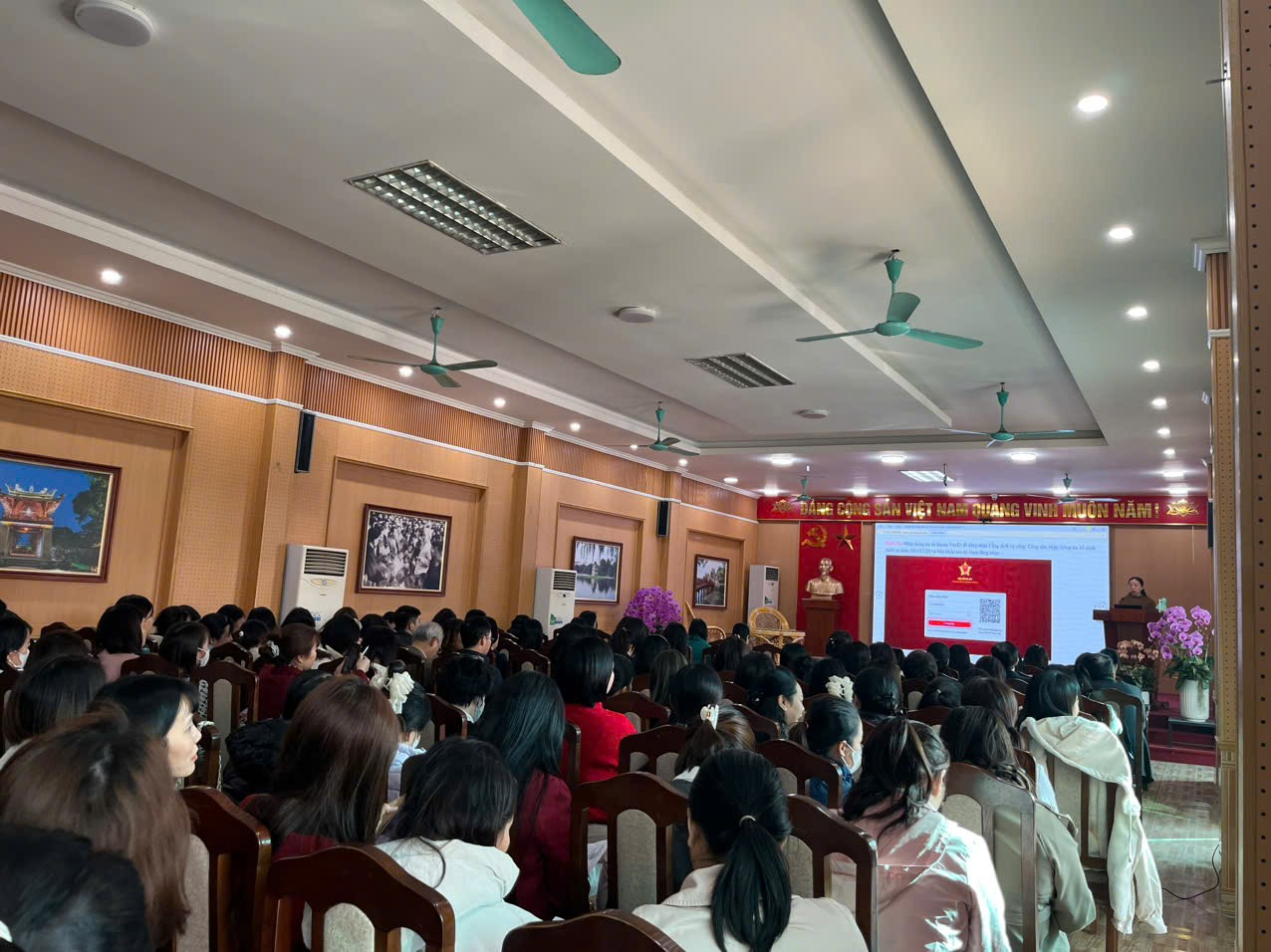 Xã Đại Thanh tổ chức hội nghị tuyên truyền, hướng dẫn người dân thực hiện nộp hồ sơ trên dịch vụ công trực tuyến, thực hiện thủ tục hành chính tại Điểm Phục vụ hành chính công xã Đại Thanh- Ảnh 4.