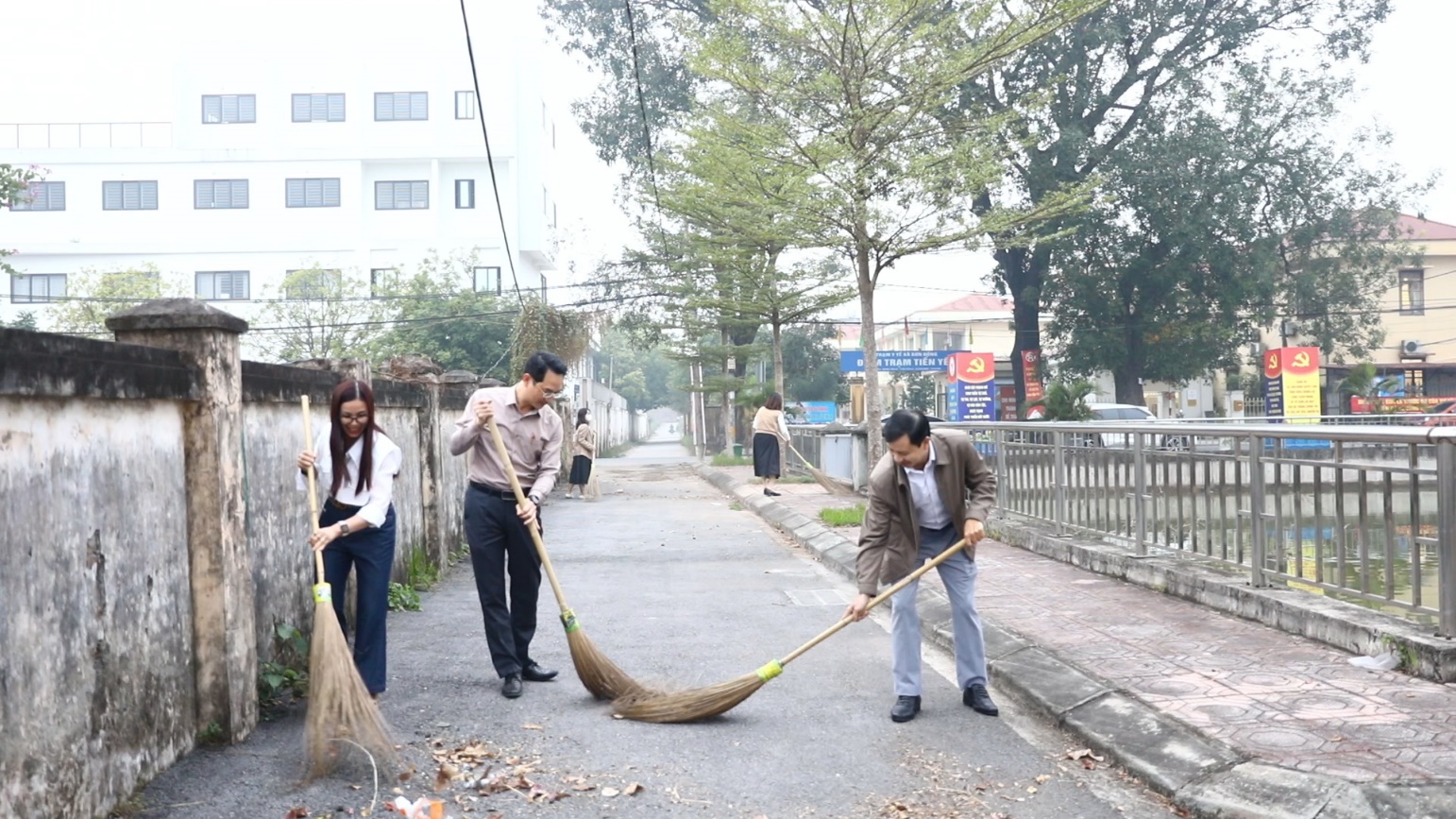 UBND xã tiếp tục phát động Vệ sinh môi trường- Ảnh 4.