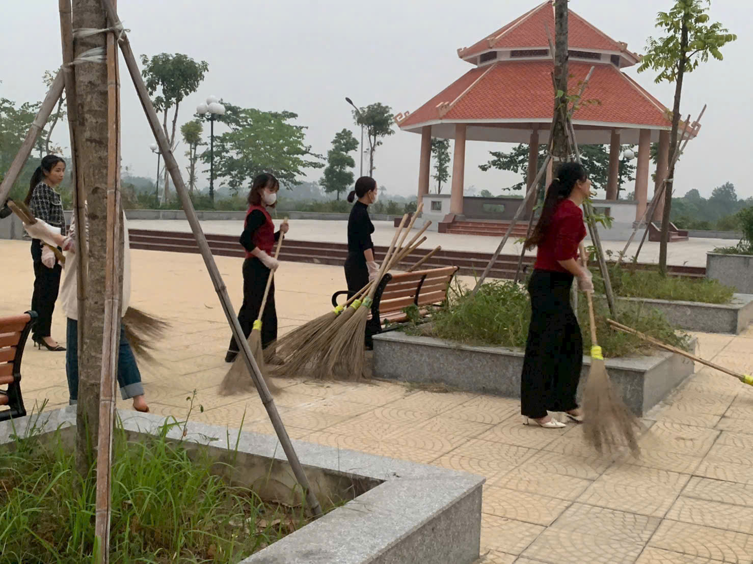 UBND xã tiếp tục phát động Vệ sinh môi trường- Ảnh 5.