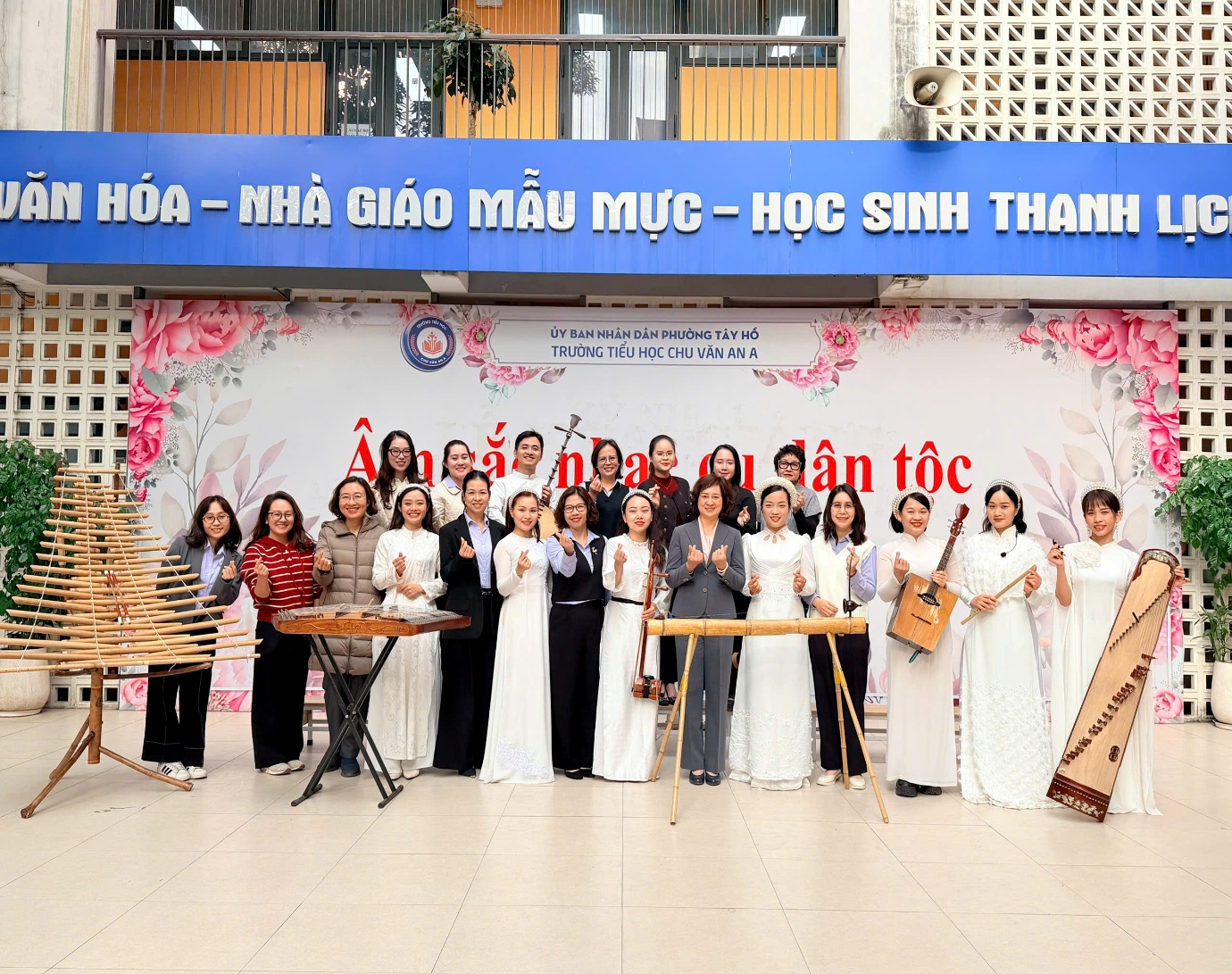 Khám phá âm nhạc truyền thống Việt Nam qua những giai điệu tại Trường Tiểu học Chu Văn An A- Ảnh 1.